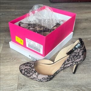 Lace beige and black heel